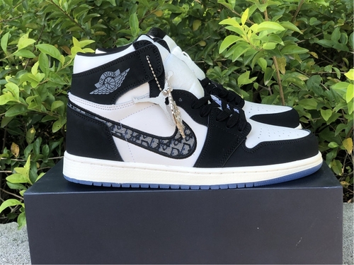 Pure original version_ AJ 1 Dior Alliance_ black and white color matching_ number CN6607 001 full code shipment 36--45-eb641f7d